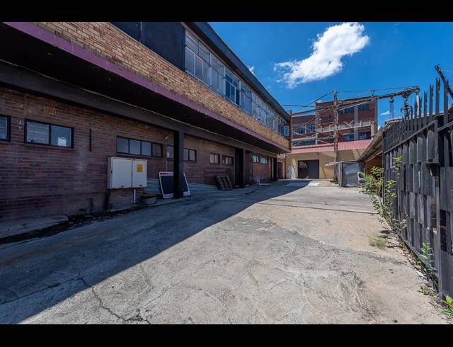 1,250M² BUILDING FOR SALE IN SELBY
